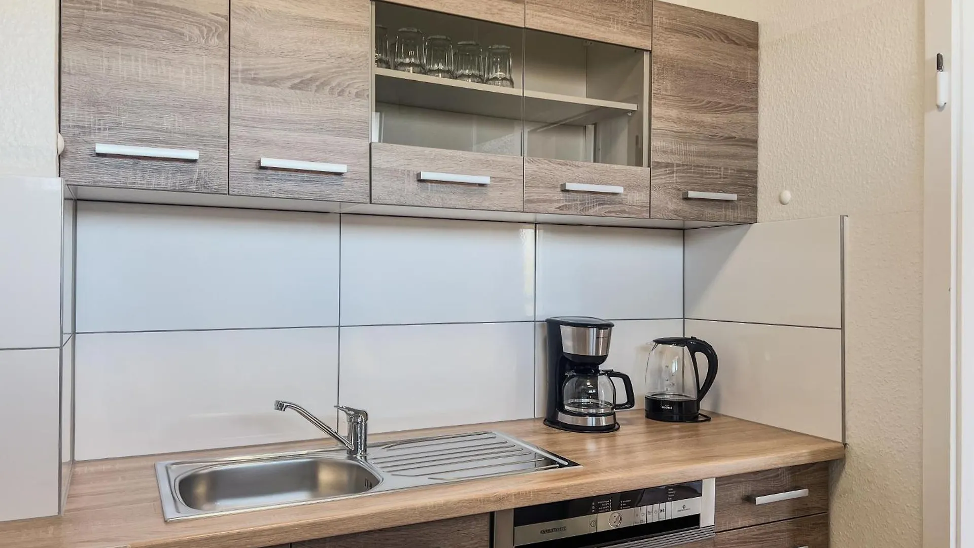 T&K Apartments - Duesseldorf - 3 Room Apartment With Private Parking 7Min Fair And Airport Dus Germany